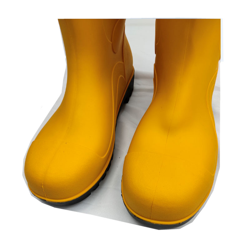 Steef-toe safety boots